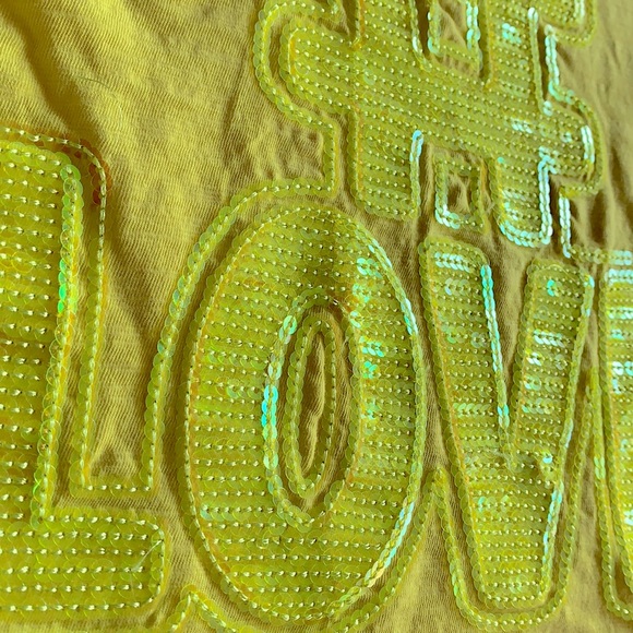 3/$25 Buffalo Sequin Love T-Shirt Size Medium - Picture 2 of 5